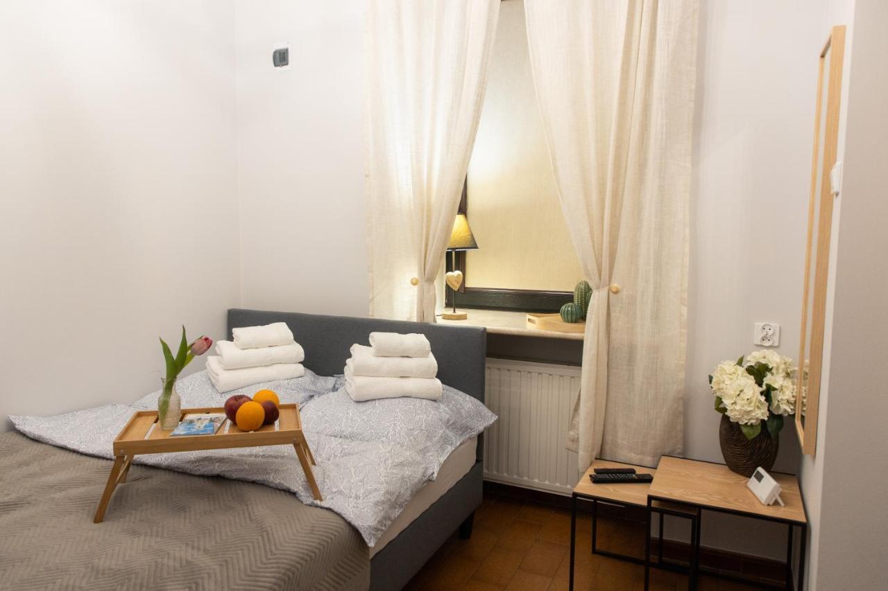 Apartament Centrum Apartment เชชูฟ ภายนอก รูปภาพ